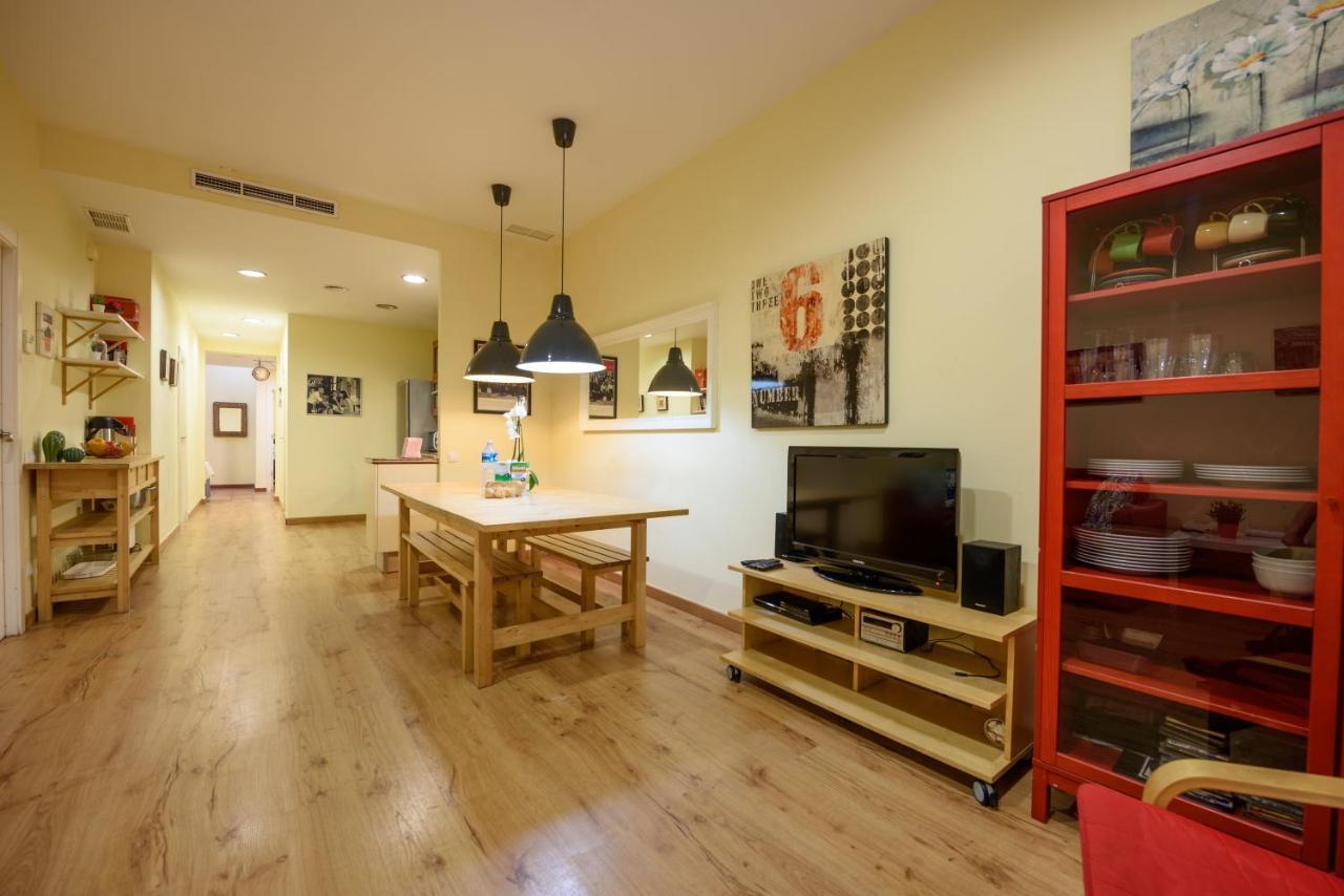 Ramblasrentals Chic & Spacious Flat Pool Table 15M Ramblas - Parking - Wifi บาร์เซโลนา ภายนอก รูปภาพ